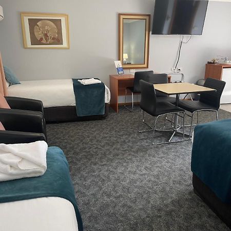 Town & Country Motor Inn Forbes Extérieur photo