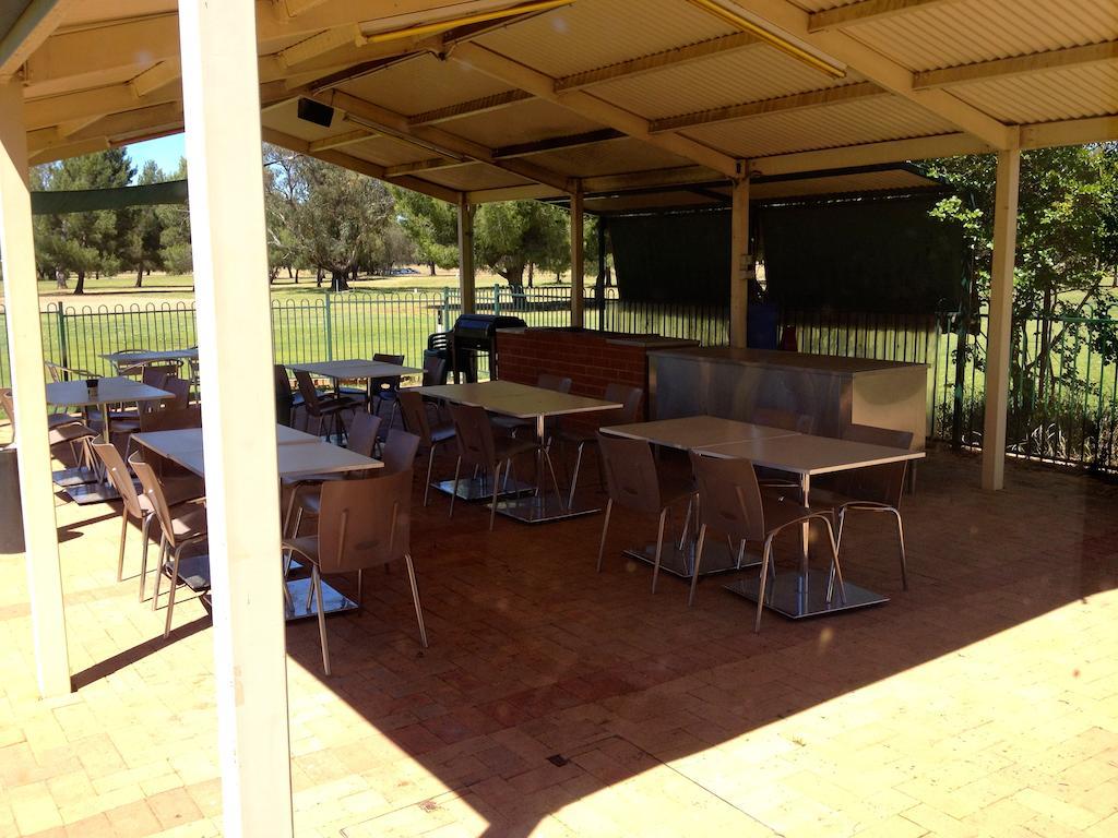 Town & Country Motor Inn Forbes Extérieur photo