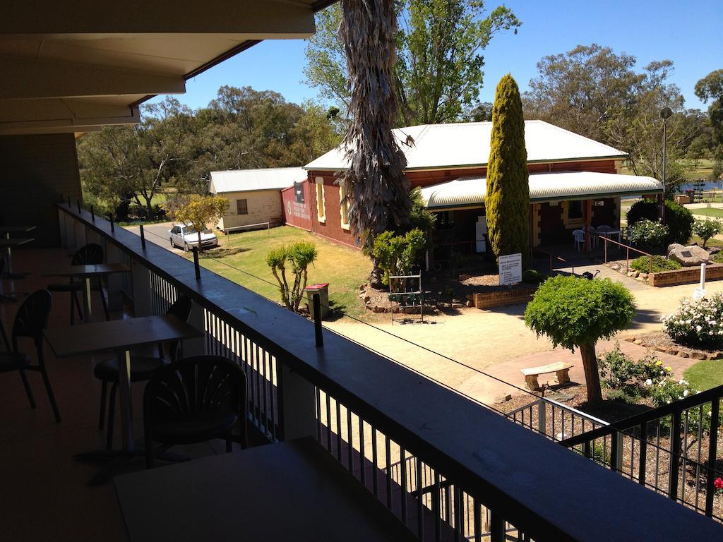 Town & Country Motor Inn Forbes Extérieur photo