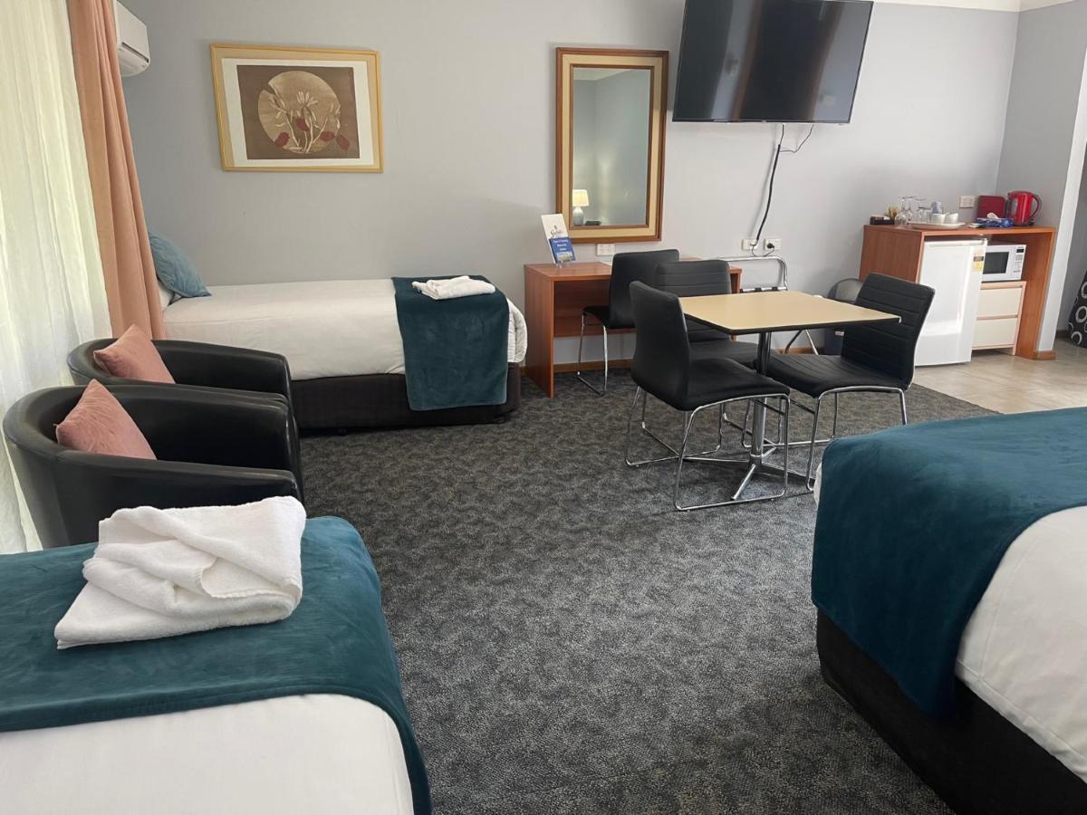 Town & Country Motor Inn Forbes Extérieur photo