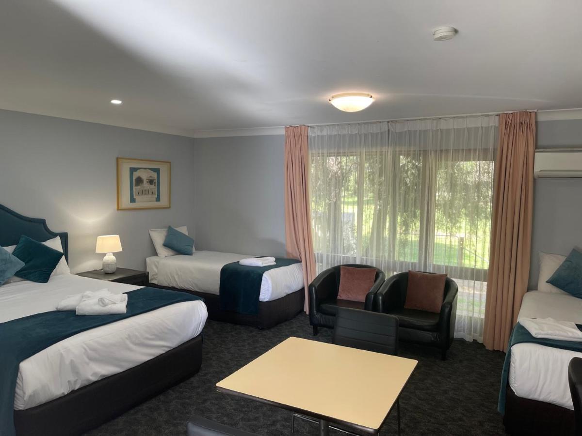Town & Country Motor Inn Forbes Extérieur photo