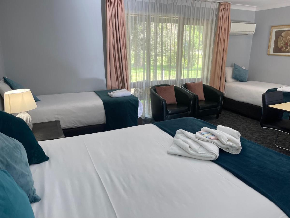 Town & Country Motor Inn Forbes Extérieur photo