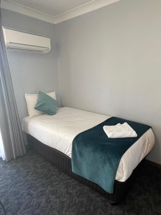 Town & Country Motor Inn Forbes Extérieur photo