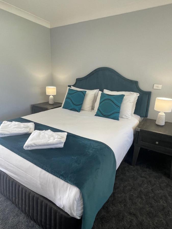 Town & Country Motor Inn Forbes Extérieur photo