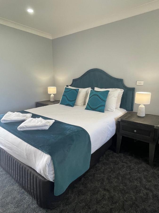Town & Country Motor Inn Forbes Extérieur photo