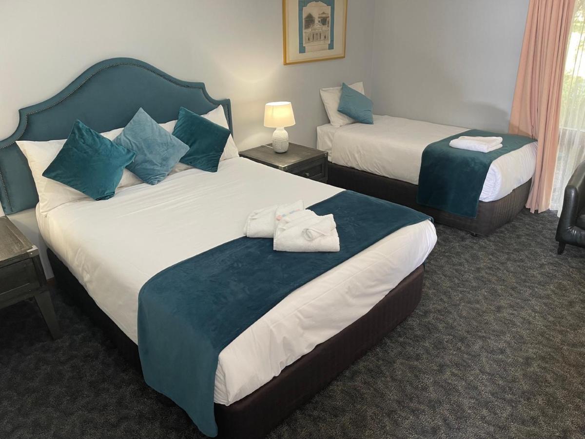 Town & Country Motor Inn Forbes Extérieur photo