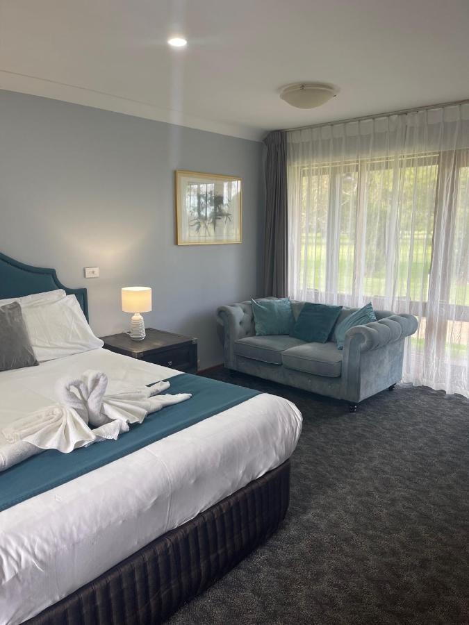 Town & Country Motor Inn Forbes Extérieur photo