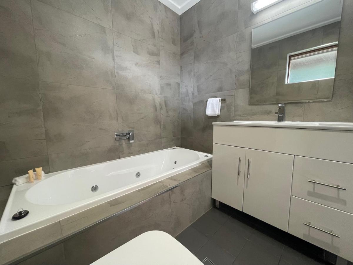 Town & Country Motor Inn Forbes Extérieur photo