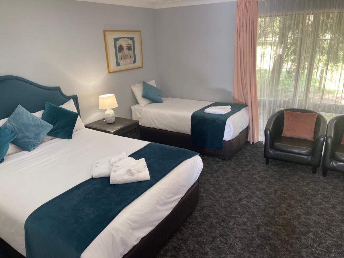 Town & Country Motor Inn Forbes Extérieur photo