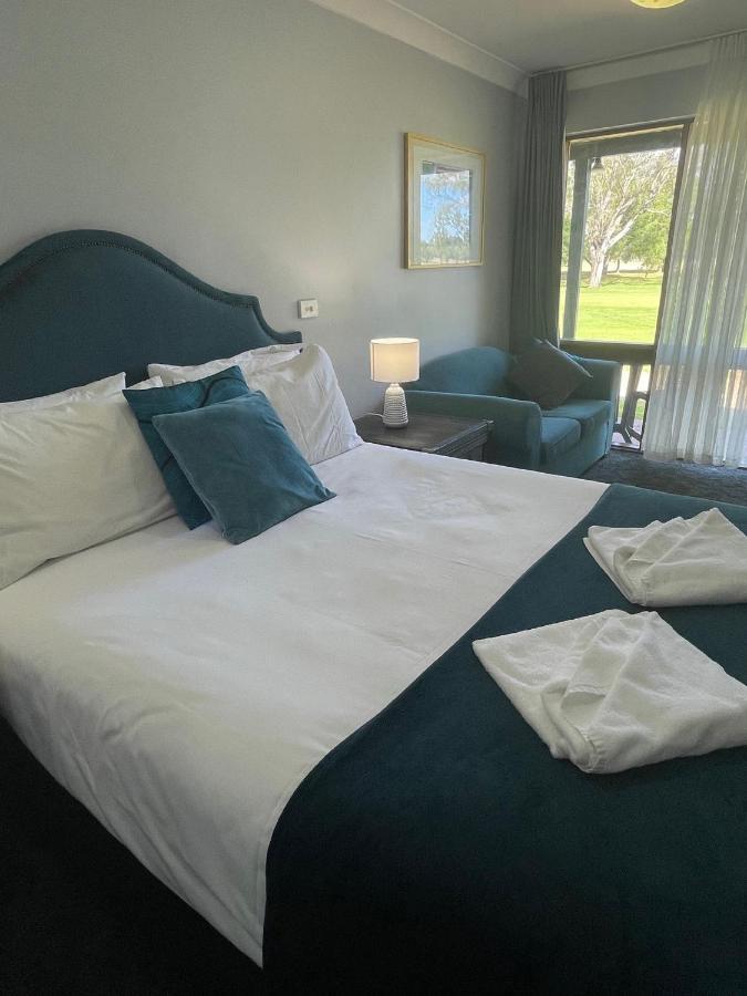 Town & Country Motor Inn Forbes Extérieur photo