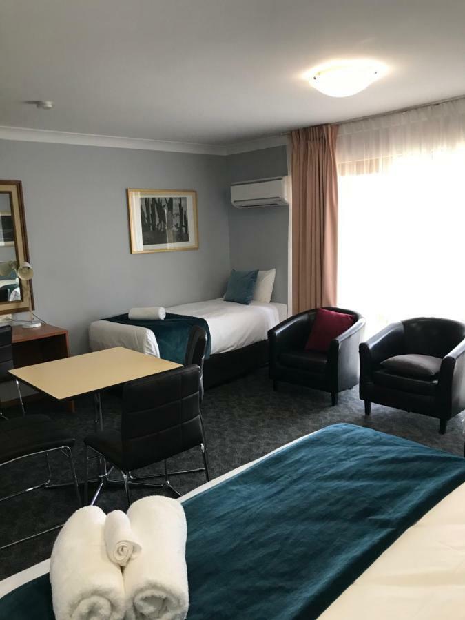 Town & Country Motor Inn Forbes Extérieur photo